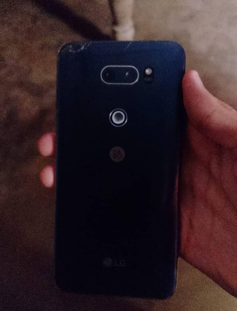 LG V30 Plus 2