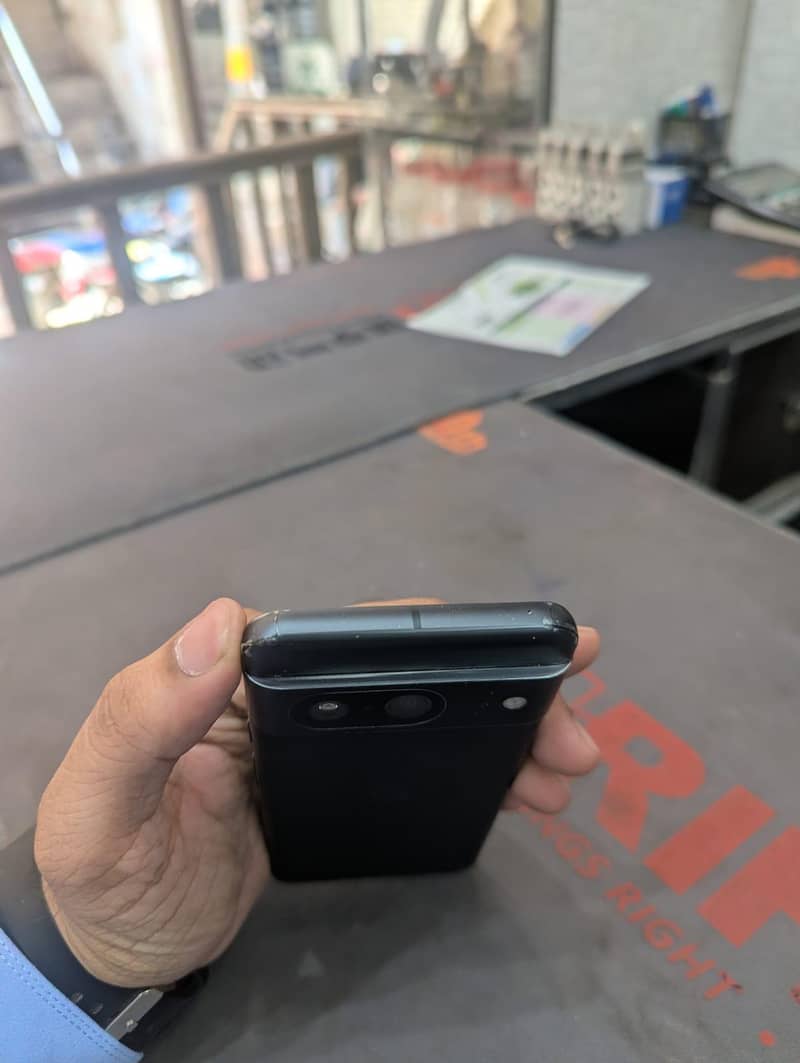 Google Pixel 8 4