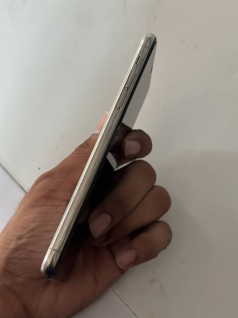 Apple iPhone 11 Pro Max 8