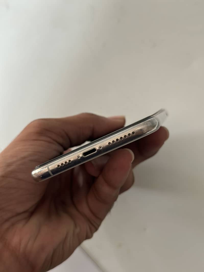 Apple iPhone 11 Pro Max 9