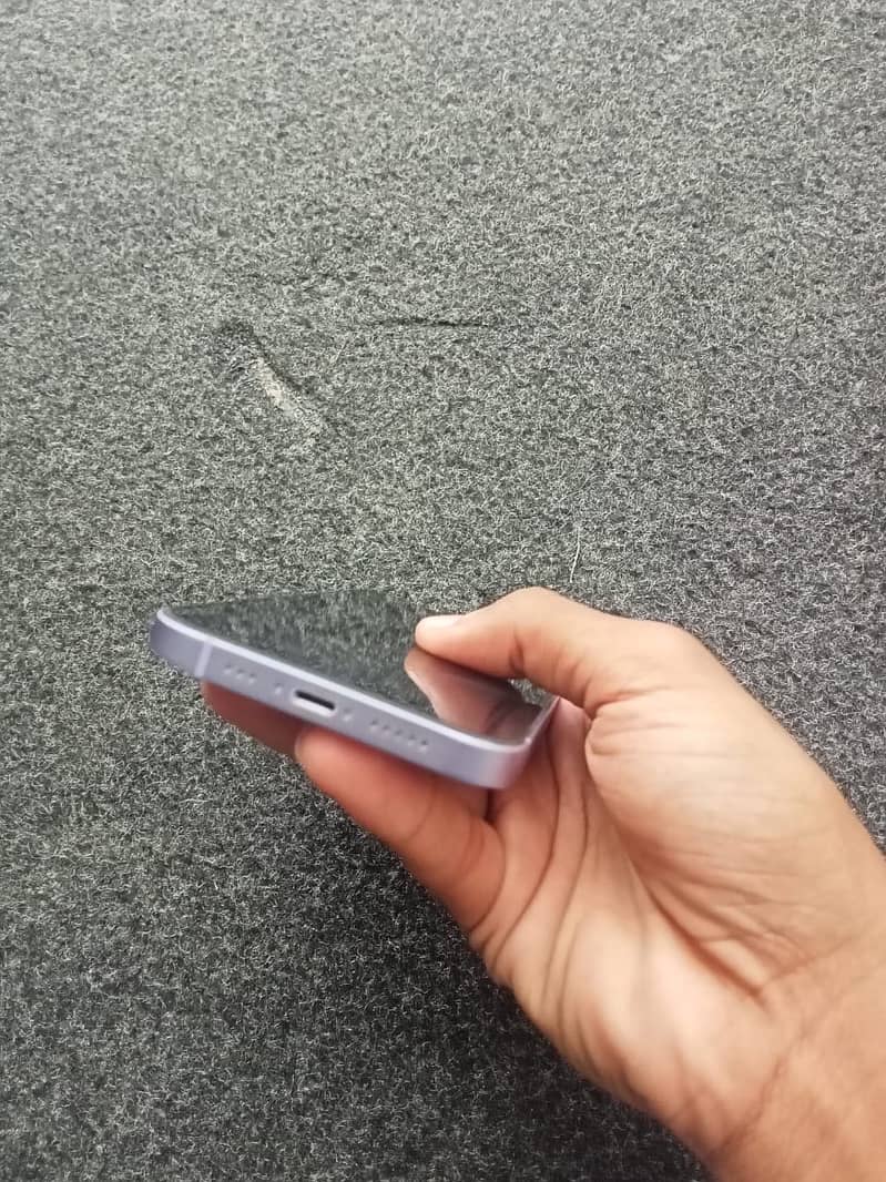 Apple iPhone 12 4
