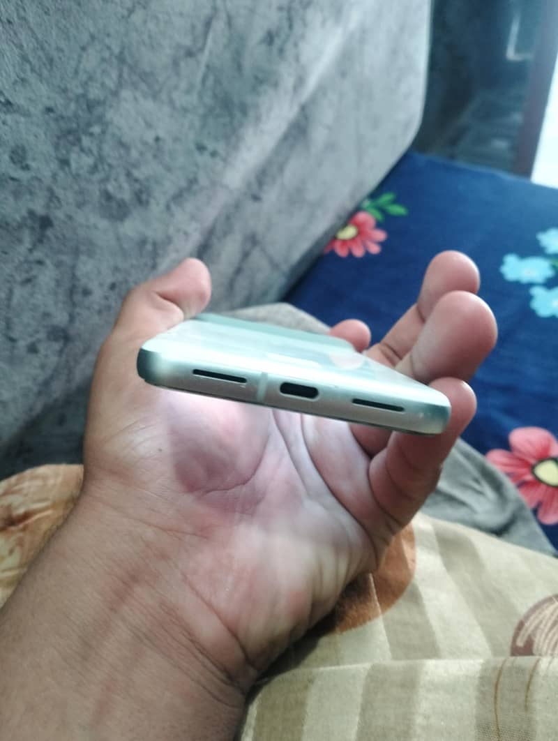 Google Pixel 8 2