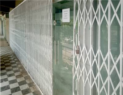 Main Shahrah-e-Faisal 1330 Sqft Shop for Sale