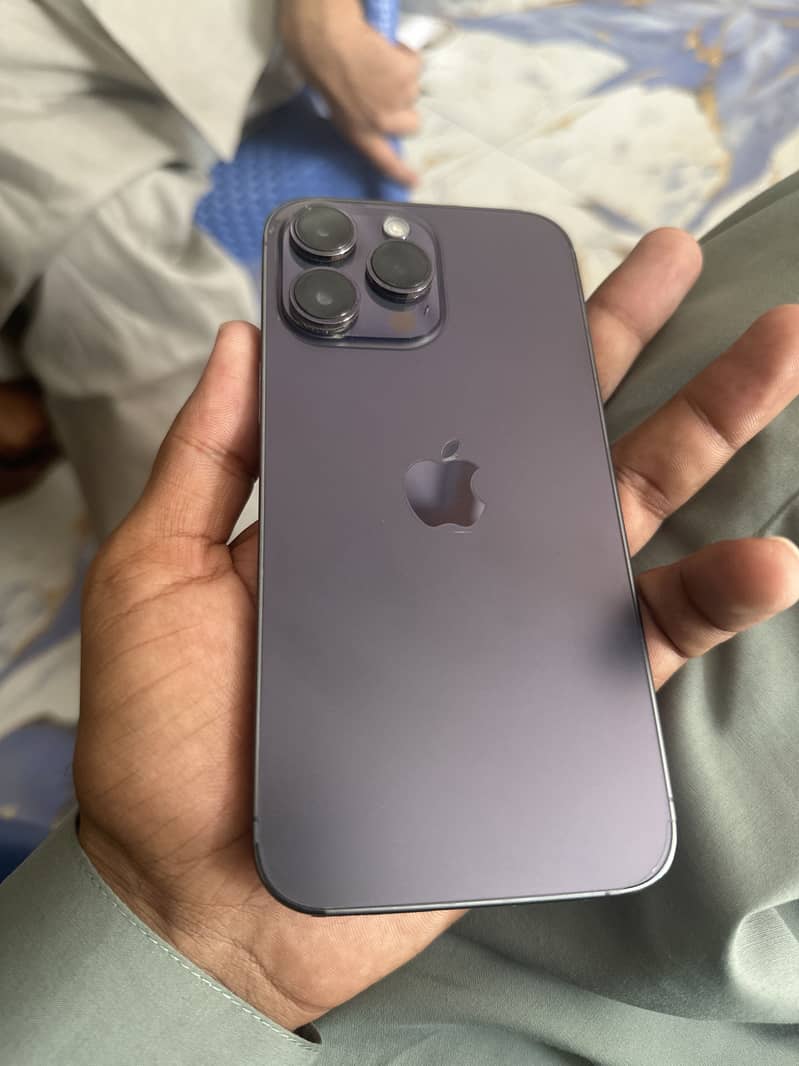 Apple iPhone 14 Pro Max 1