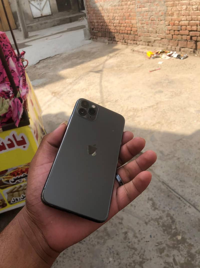 Apple iPhone 11 Pro Max 1
