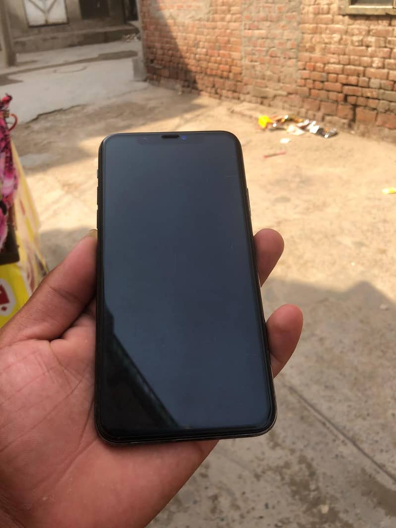 Apple iPhone 11 Pro Max 2