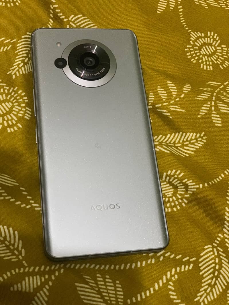 Sharp Aquos Sense7 1