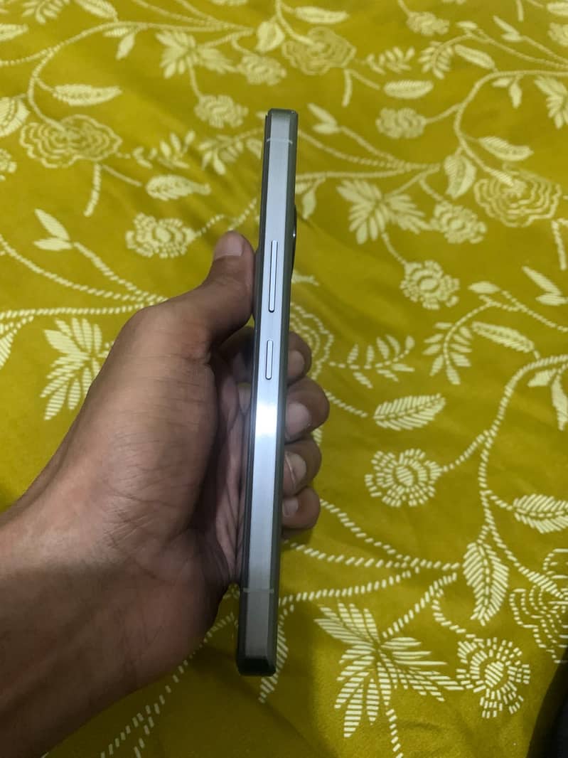 Sharp Aquos Sense7 5