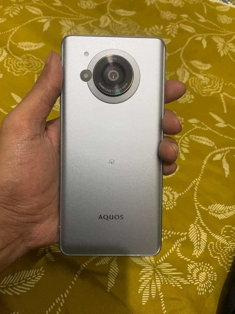 Sharp Aquos Sense7 6