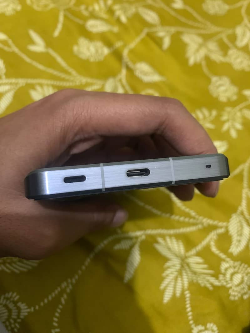 Sharp Aquos Sense7 7