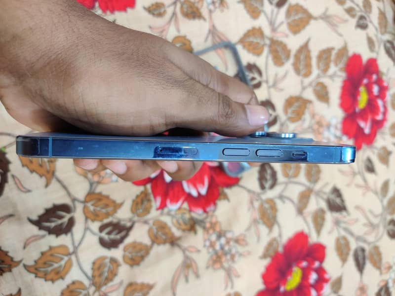 Apple iPhone 13 Pro 2