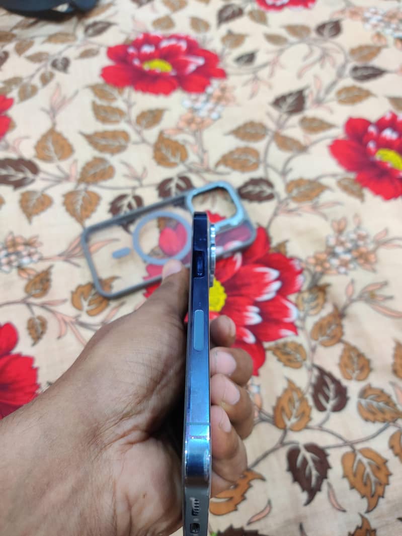 Apple iPhone 13 Pro 3