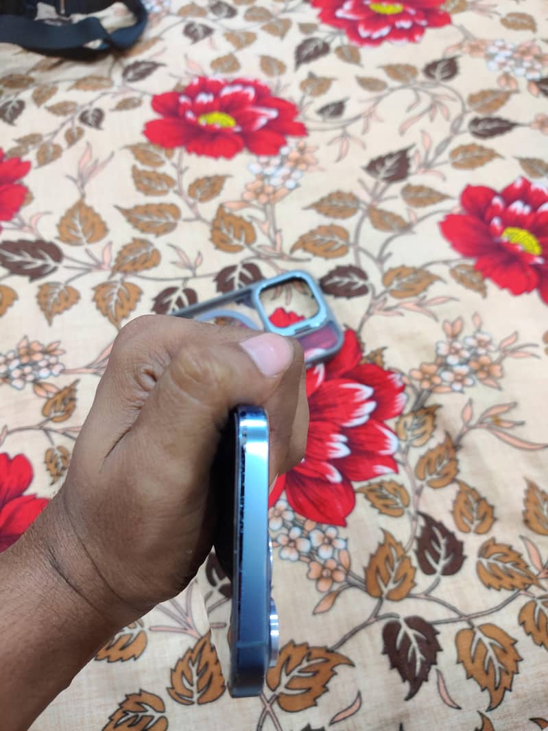 Apple iPhone 13 Pro 4
