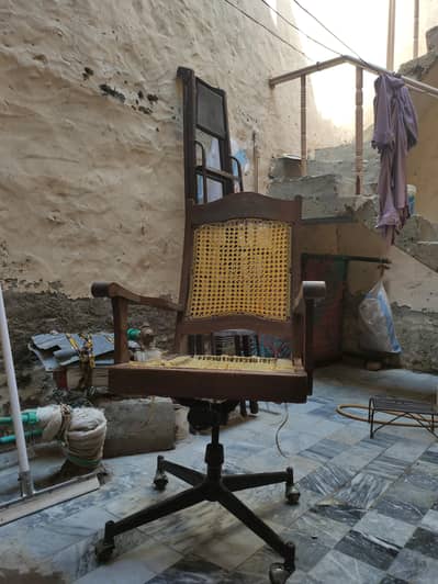 premium old style revolving chair for sale