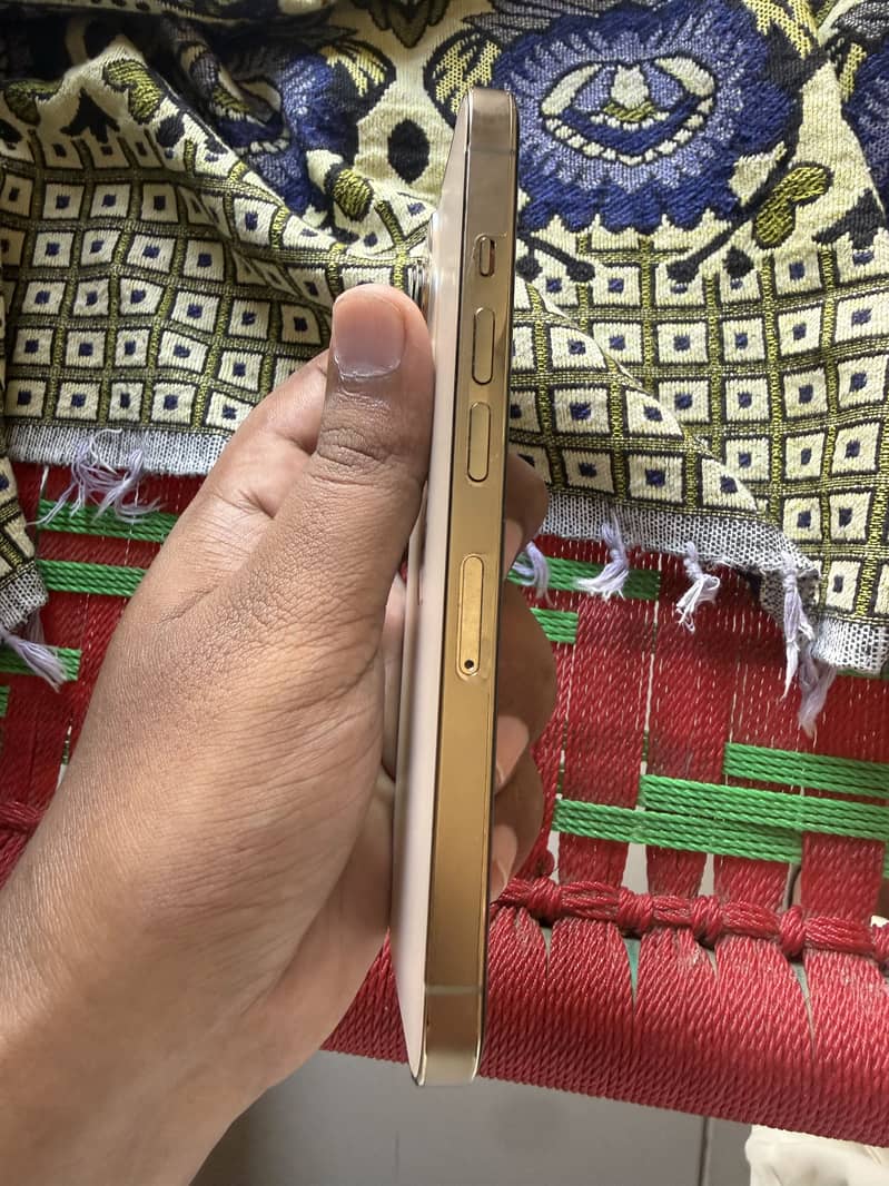 Apple iPhone 13 Pro 2