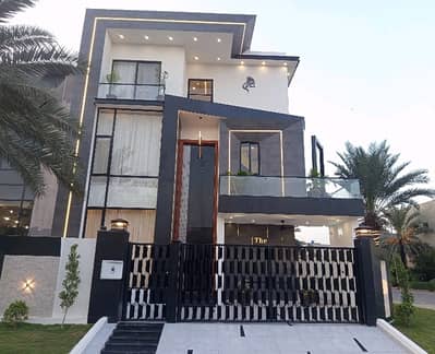 Corner House For sale In Citi Housing Society