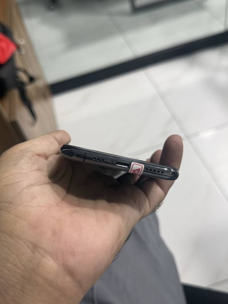 Apple iPhone XS 3