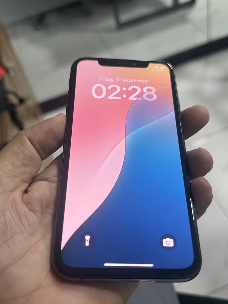 Apple iPhone XS 5