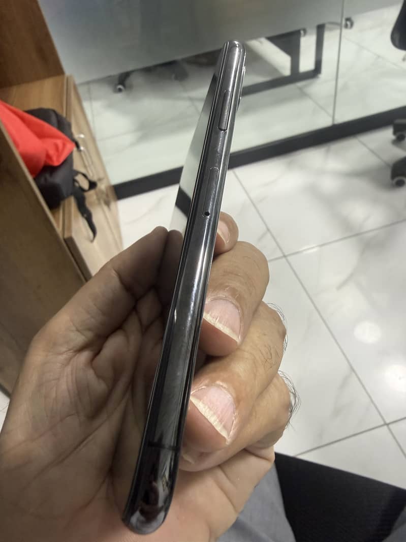 Apple iPhone XS 7