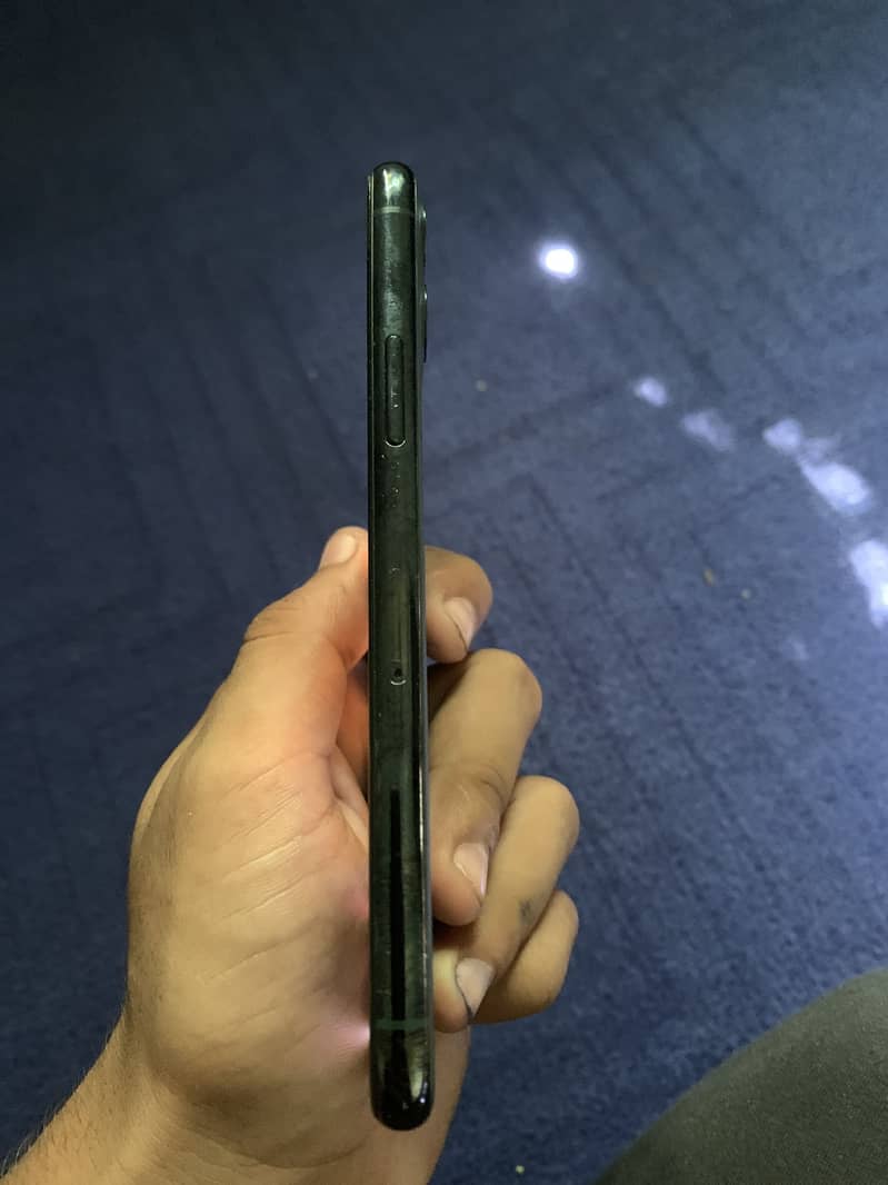 Apple iPhone 11 Pro 2