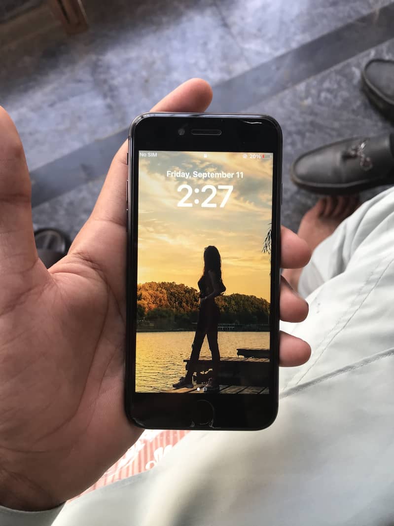 Apple iPhone 8 0