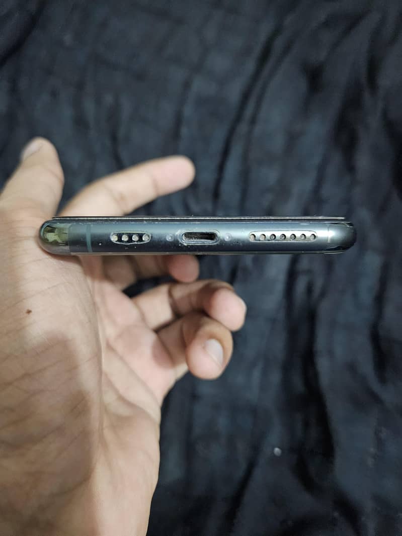 Apple iPhone 11 Pro Max 2