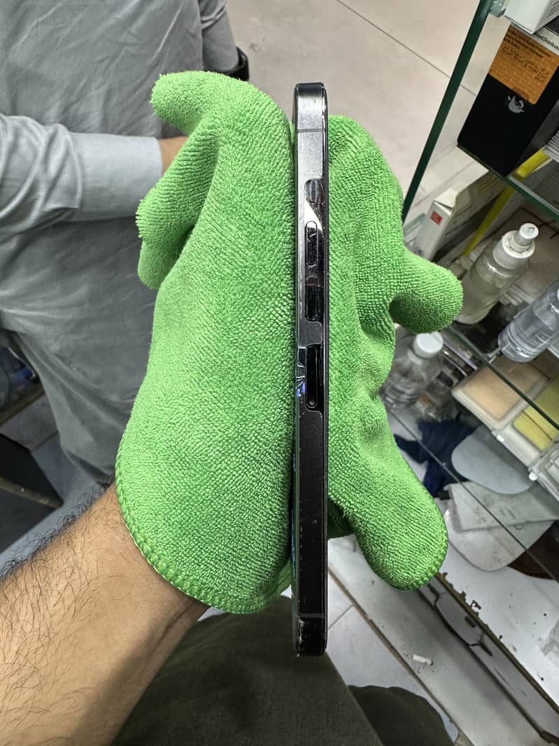 Apple iPhone 13 Pro Max 4