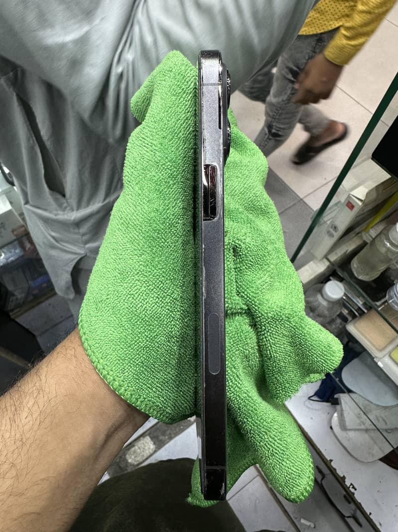 Apple iPhone 13 Pro Max 6