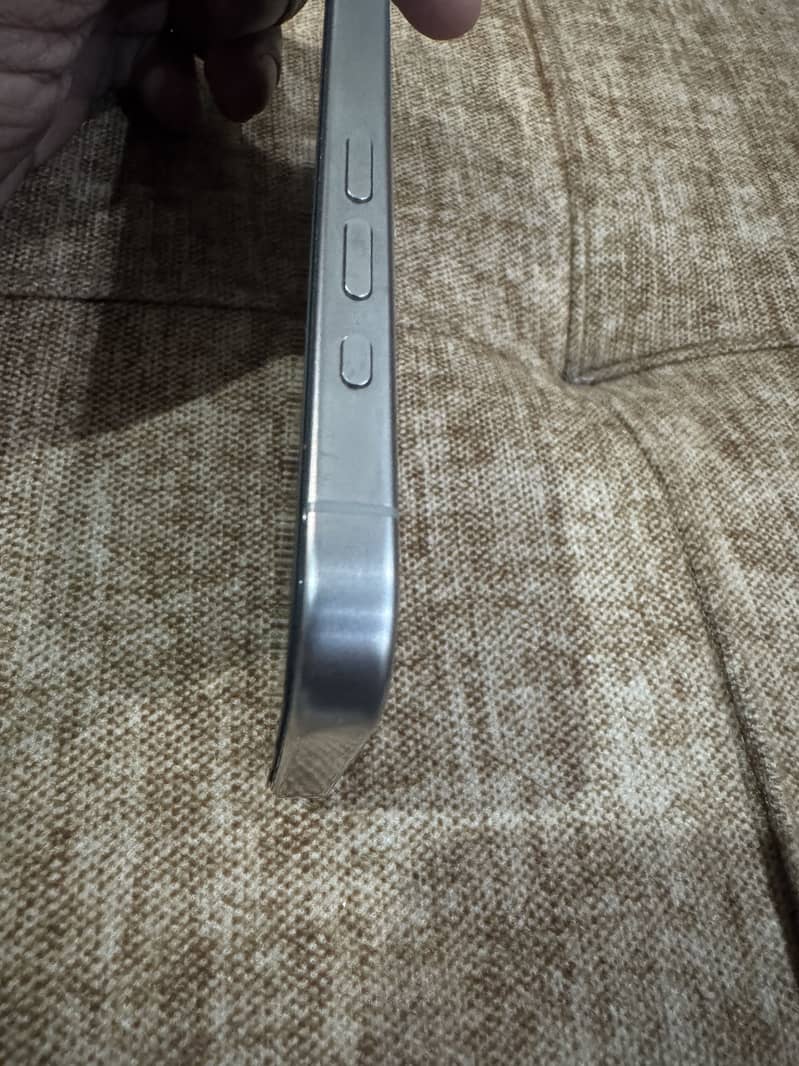 Apple iPhone 15 Pro 0