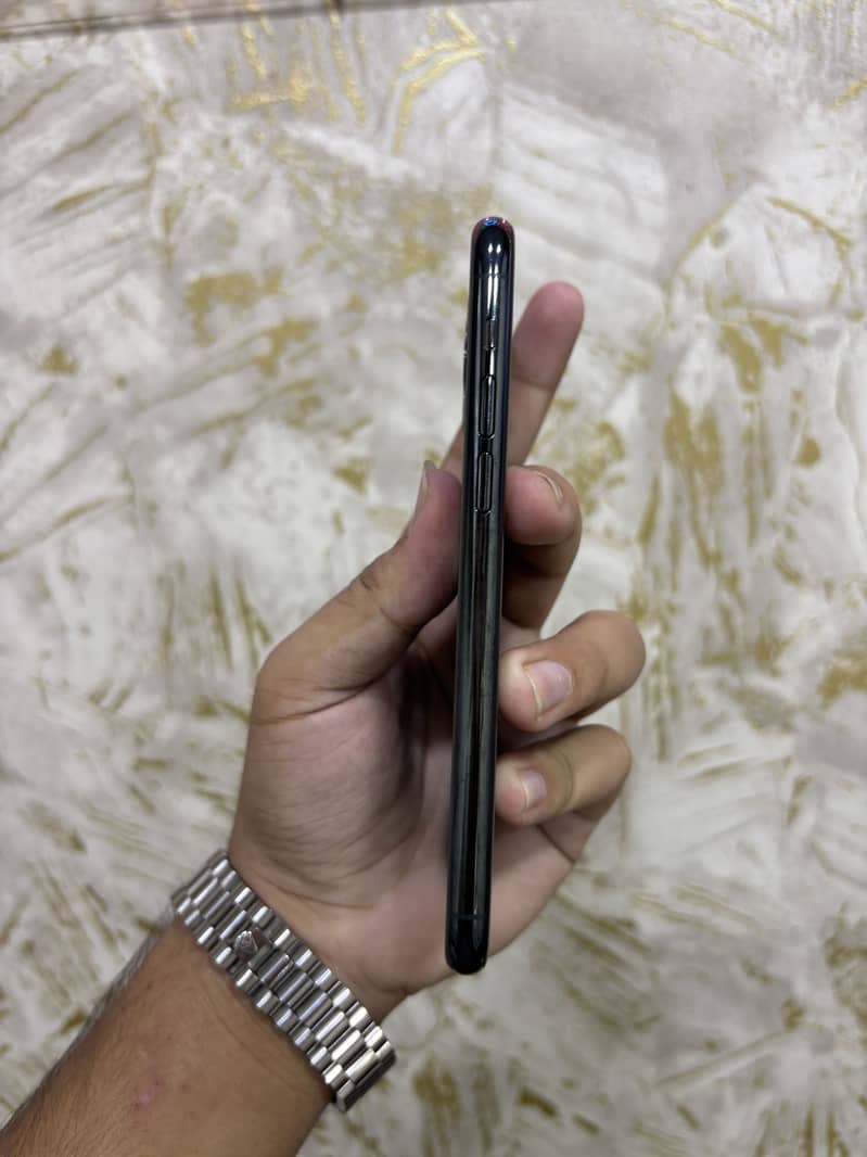 Apple iPhone 11 Pro 1