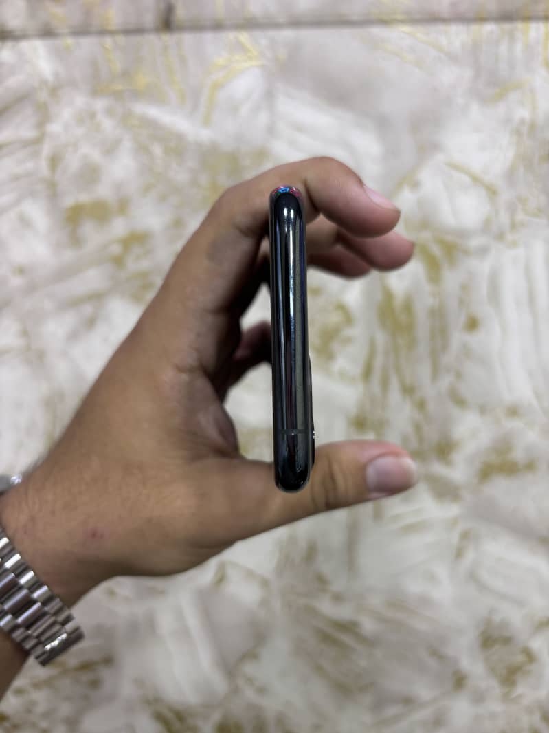 Apple iPhone 11 Pro 6