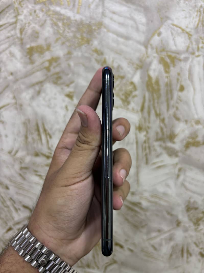 Apple iPhone 11 Pro 7