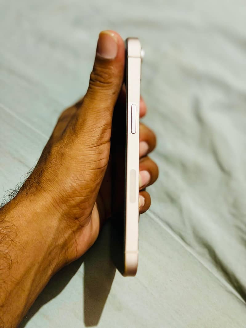 Apple iPhone 13 1