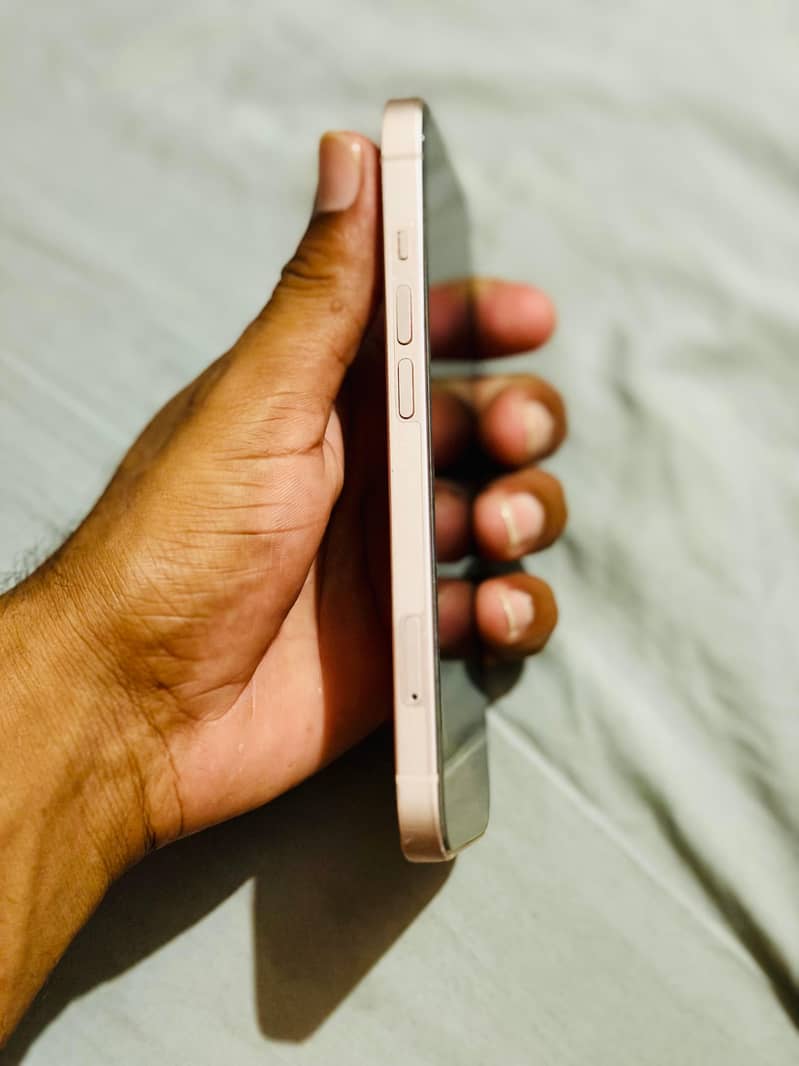 Apple iPhone 13 2