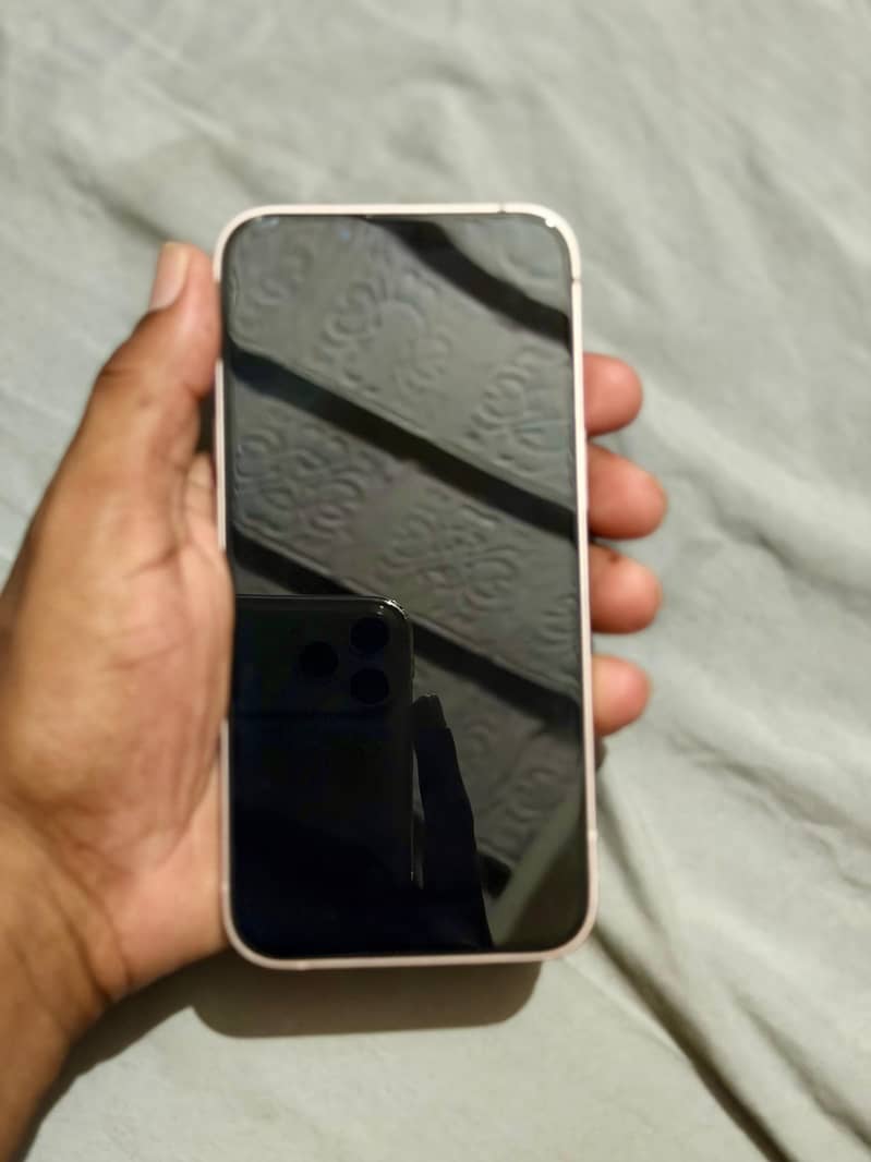 Apple iPhone 13 4