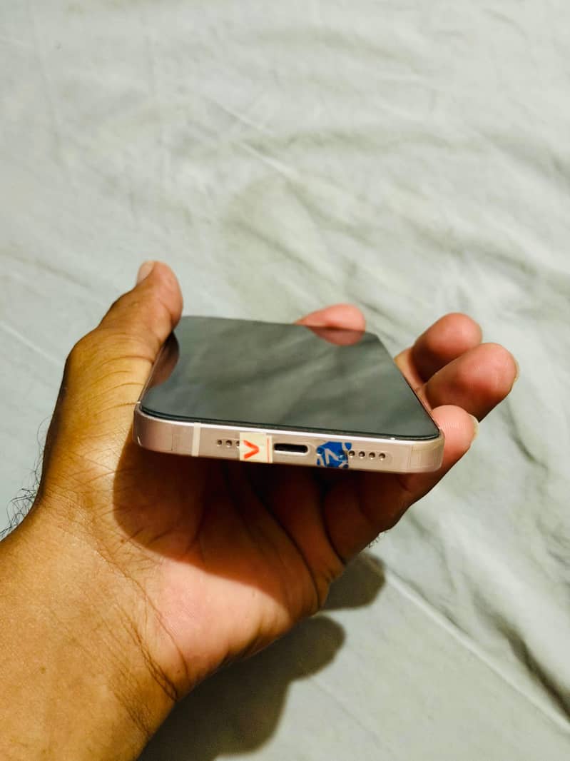 Apple iPhone 13 5