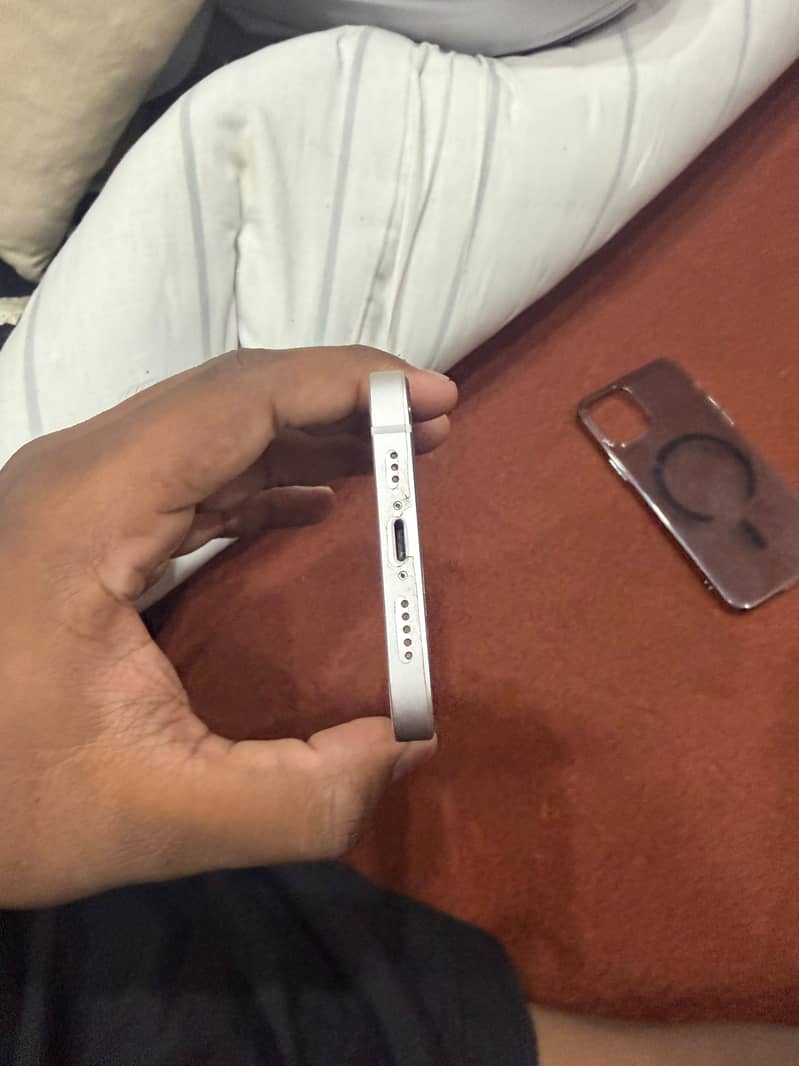 Apple iPhone 12 11