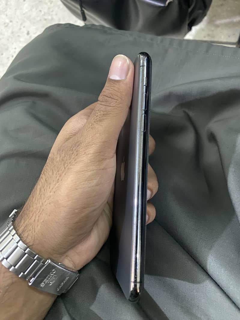 Apple iPhone 11 Pro Max 3