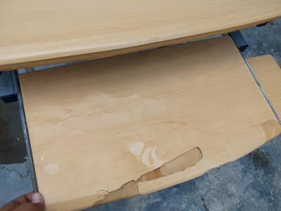 Computer table