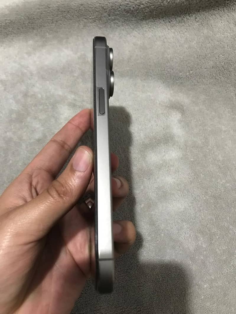 Apple iPhone 15 Pro Max 3