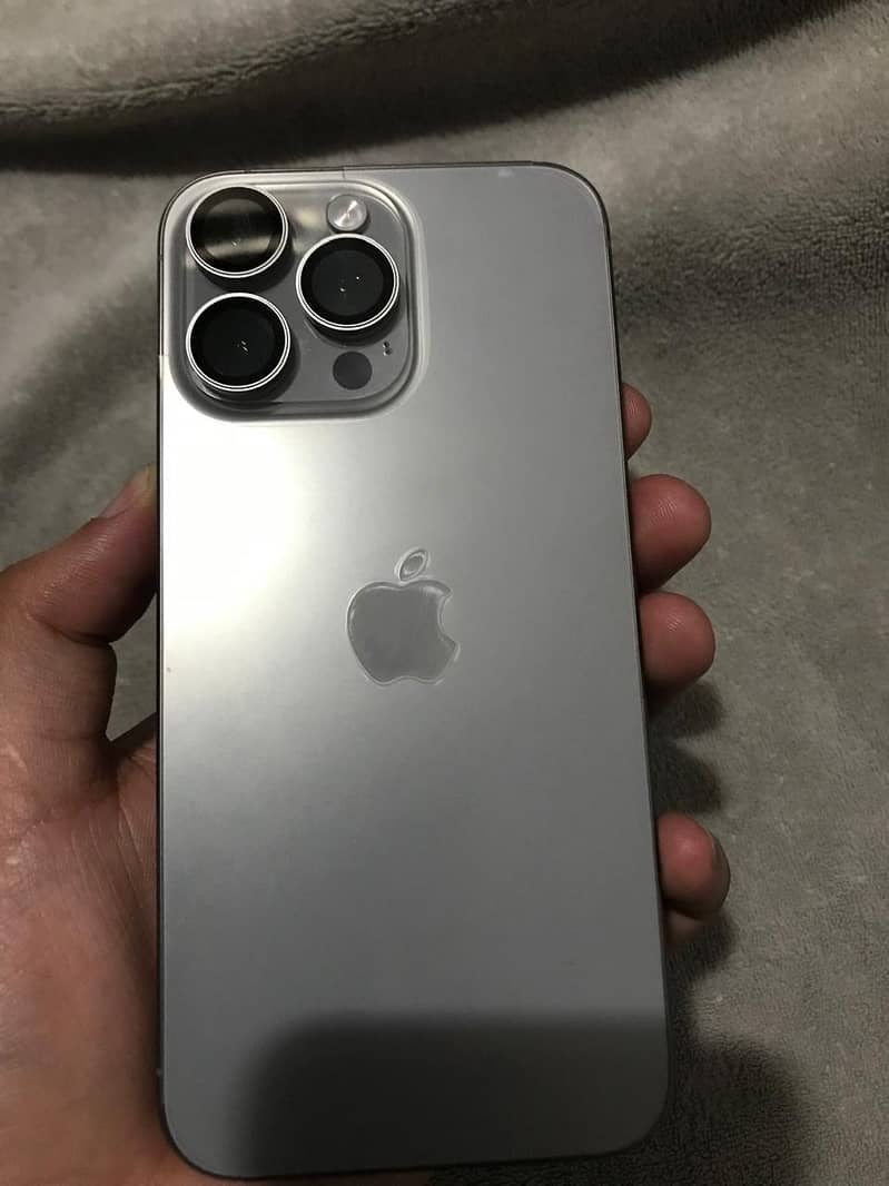 Apple iPhone 15 Pro Max 5