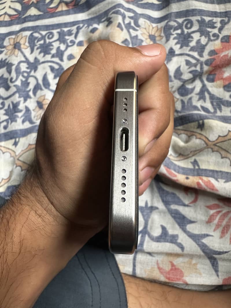 Apple iPhone 15 Pro 2