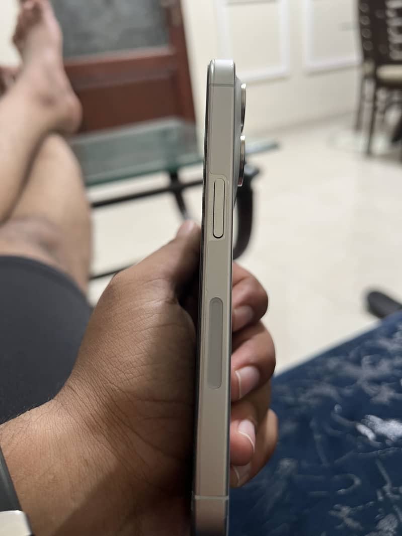 Apple iPhone 15 Pro 3