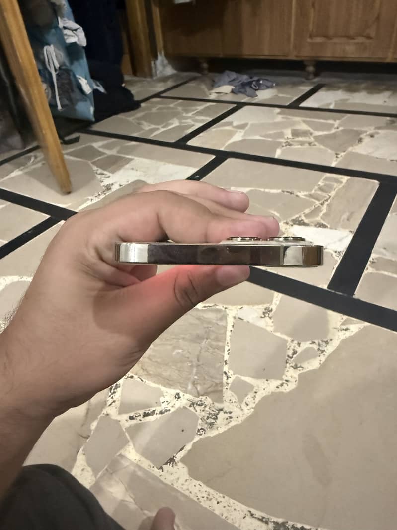 Apple iPhone 12 Pro Max 4