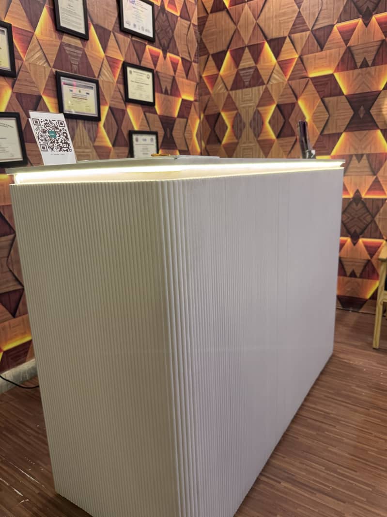 Reception Table 0