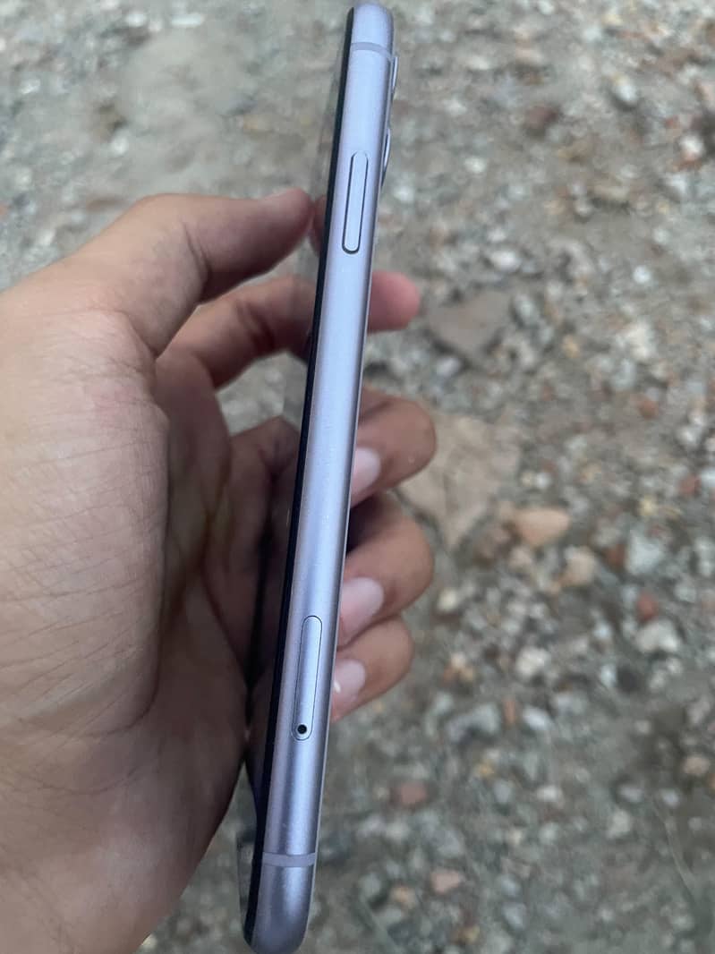 Apple iPhone 11 3