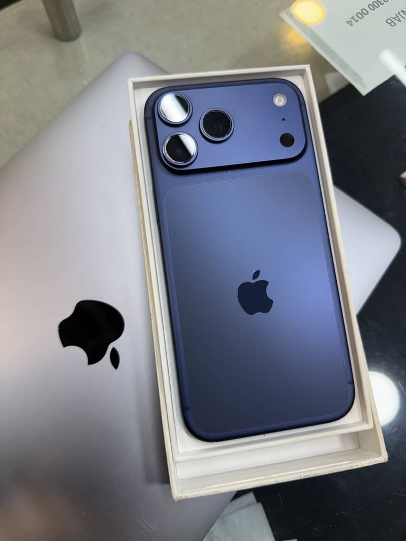 Apple iPhone 17 Pro Max 0