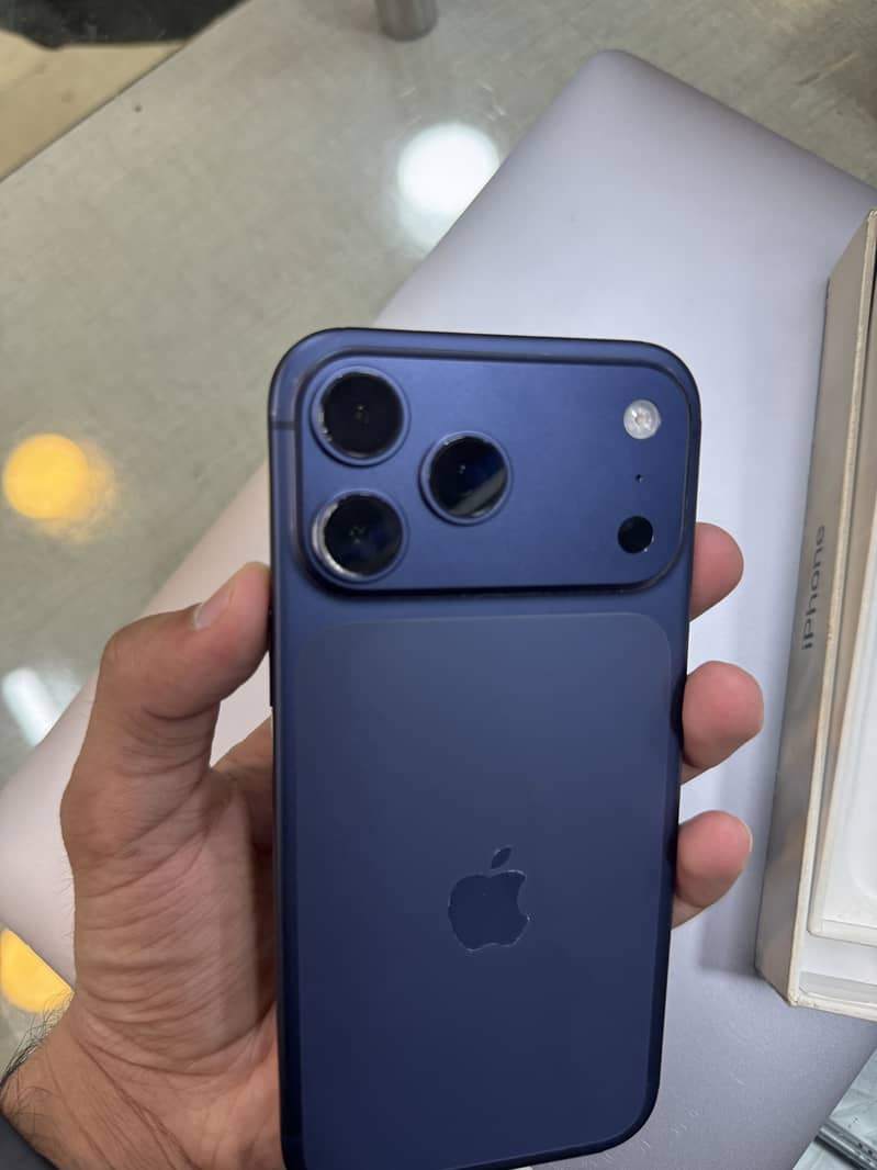 Apple iPhone 17 Pro Max 3