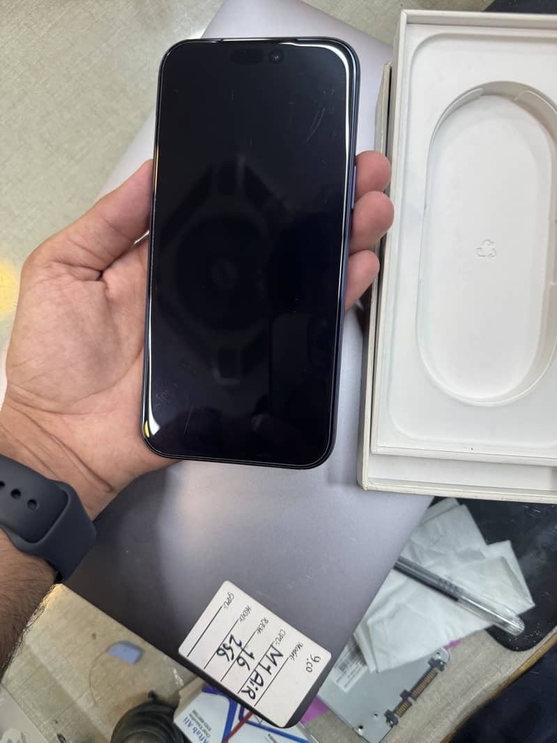 Apple iPhone 17 Pro Max 4