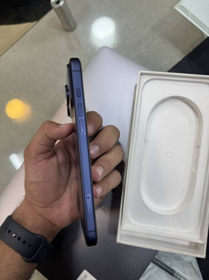Apple iPhone 17 Pro Max 5